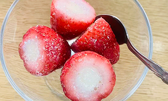 まるごと苺アイス